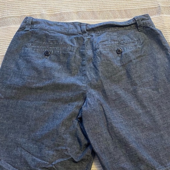 ANN TAYLOR women denim blue shorts/size 6 - Picture 3 of 5